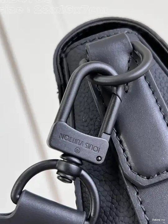 LOUIS VUITTON Messenger Takeoff PM-22*16.5*7CM 0428
